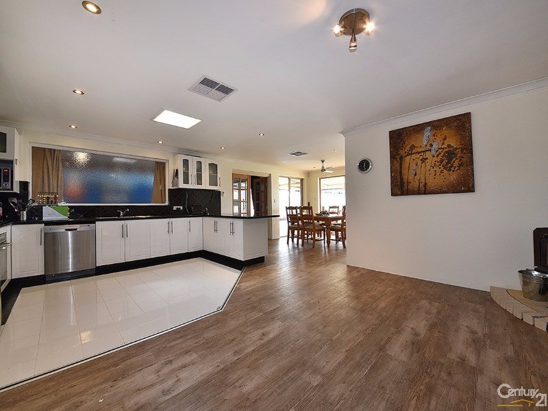 100 Santa Barbara Pde, Quinns Rocks WA 6030