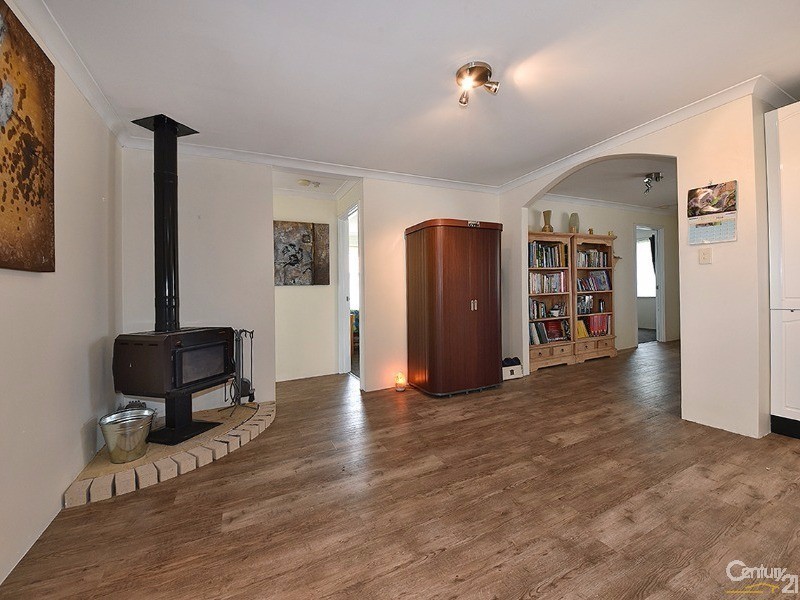 100 Santa Barbara Pde, Quinns Rocks WA 6030