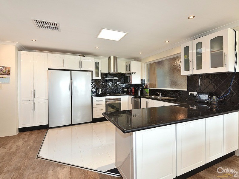 100 Santa Barbara Pde, Quinns Rocks WA 6030