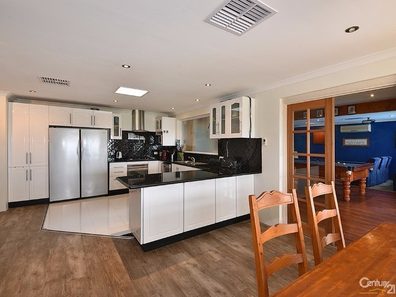 100 Santa Barbara Pde, Quinns Rocks WA 6030