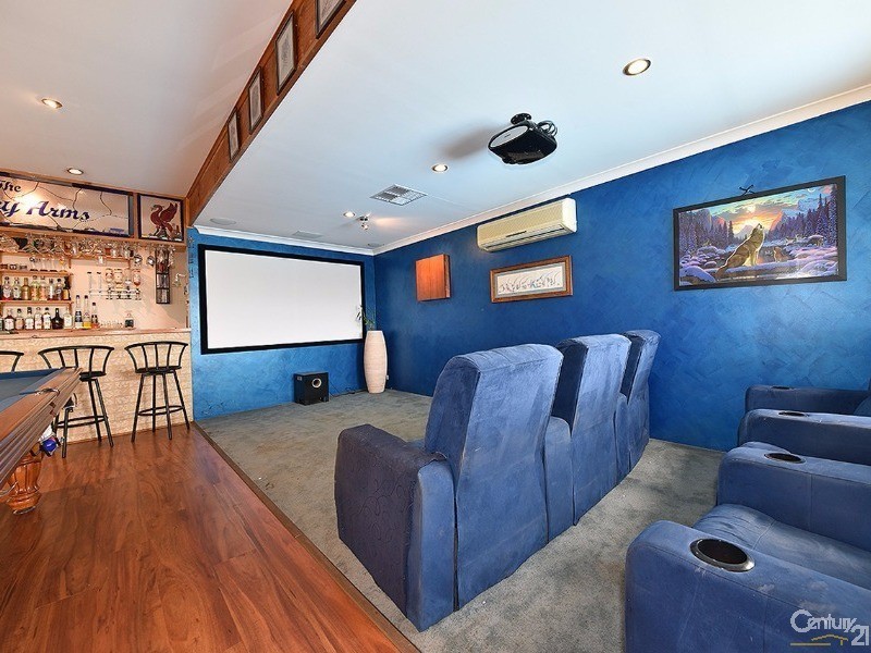 100 Santa Barbara Pde, Quinns Rocks WA 6030