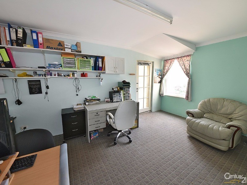 100 Santa Barbara Pde, Quinns Rocks WA 6030