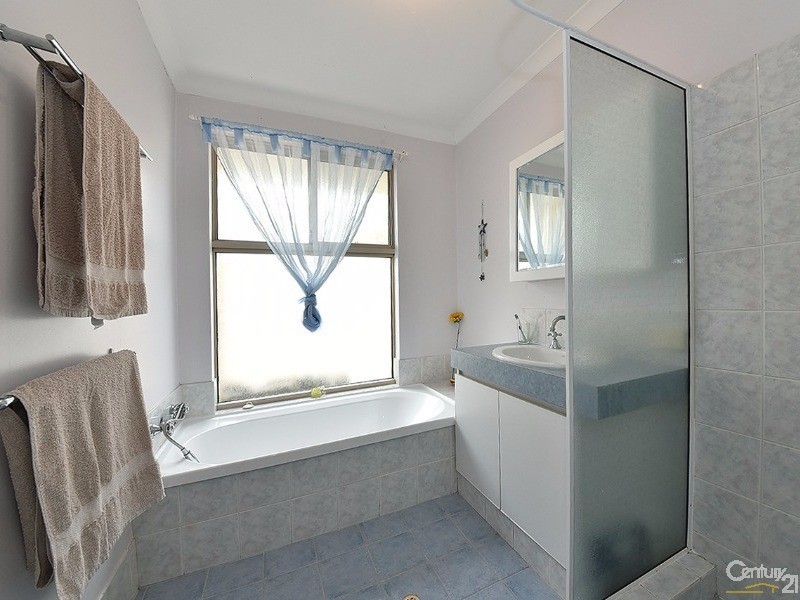 100 Santa Barbara Pde, Quinns Rocks WA 6030