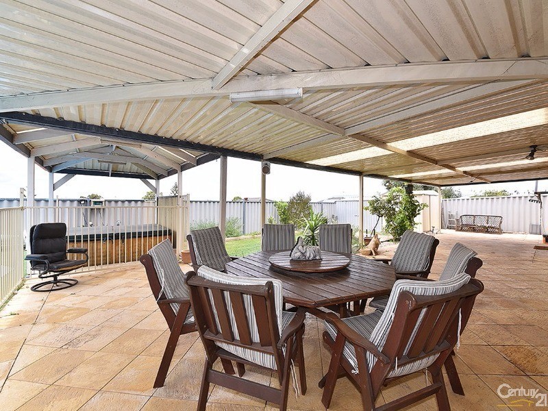 100 Santa Barbara Pde, Quinns Rocks WA 6030