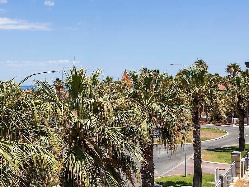 22 Ocean Falls Boulevard, Mindarie WA 6030