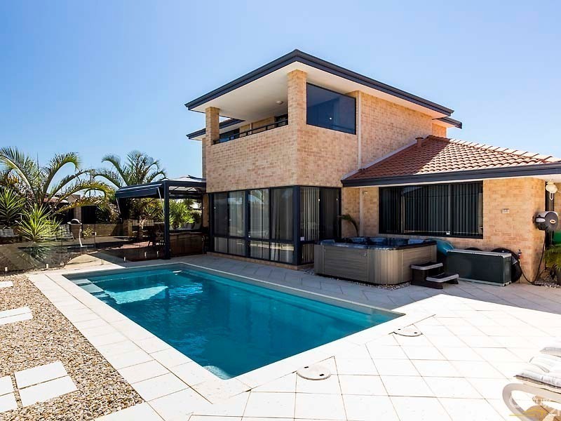 4 Manta Pass, Mindarie WA 6030