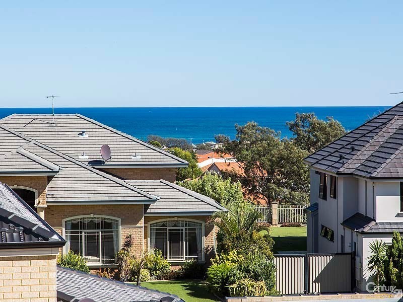 4 Manta Pass, Mindarie WA 6030