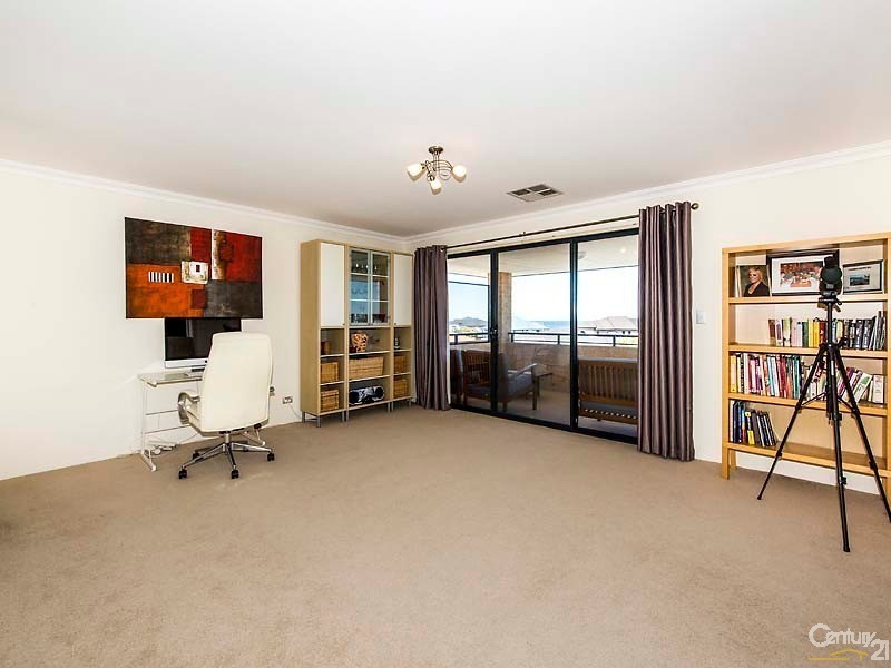 4 Manta Pass, Mindarie WA 6030