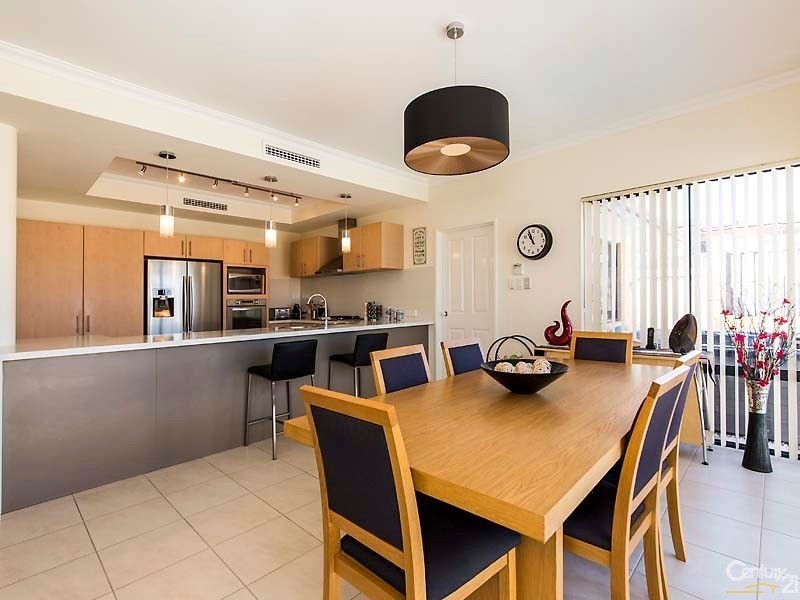 4 Manta Pass, Mindarie WA 6030