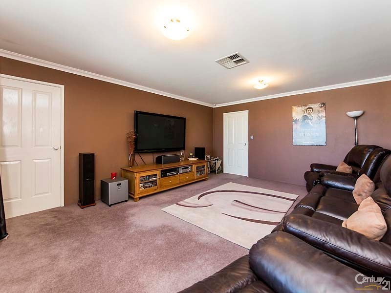 4 Manta Pass, Mindarie WA 6030