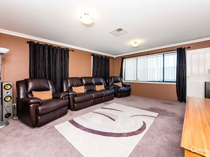 4 Manta Pass, Mindarie WA 6030