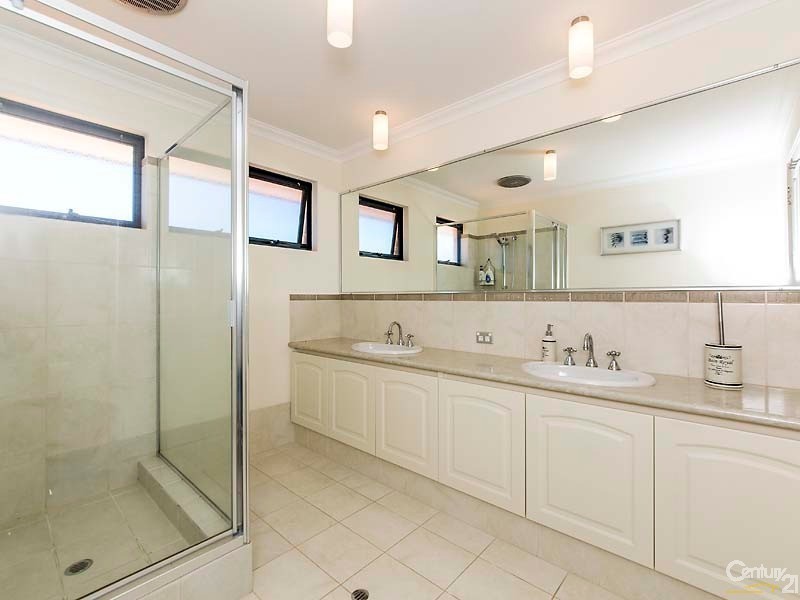 4 Manta Pass, Mindarie WA 6030