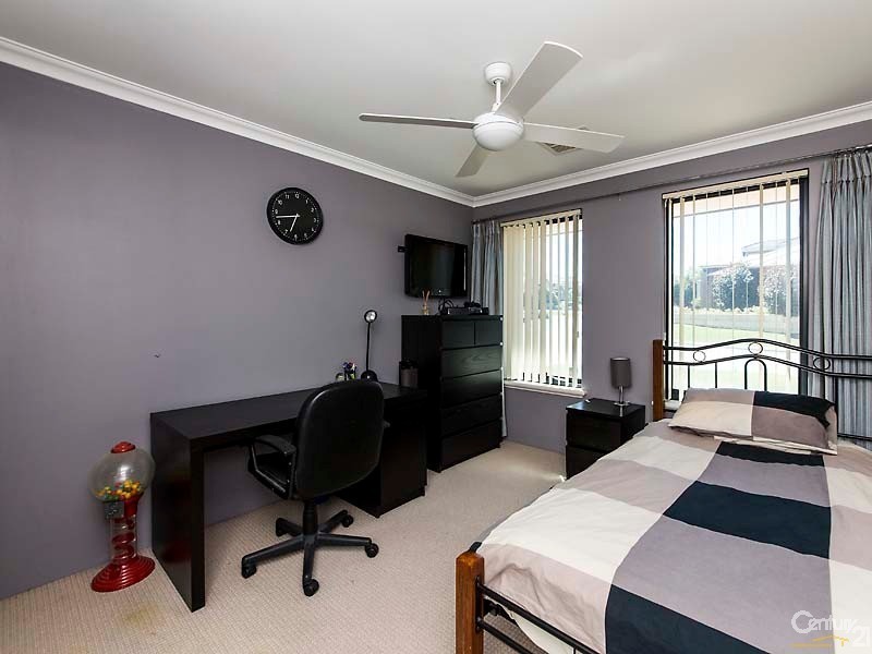 4 Manta Pass, Mindarie WA 6030