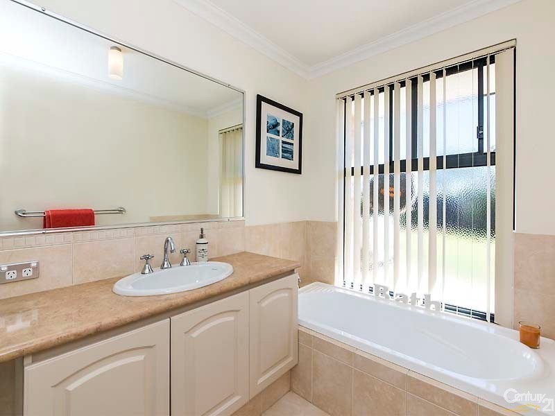 4 Manta Pass, Mindarie WA 6030