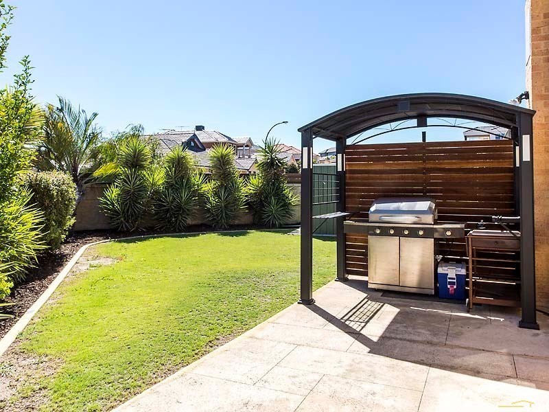 4 Manta Pass, Mindarie WA 6030