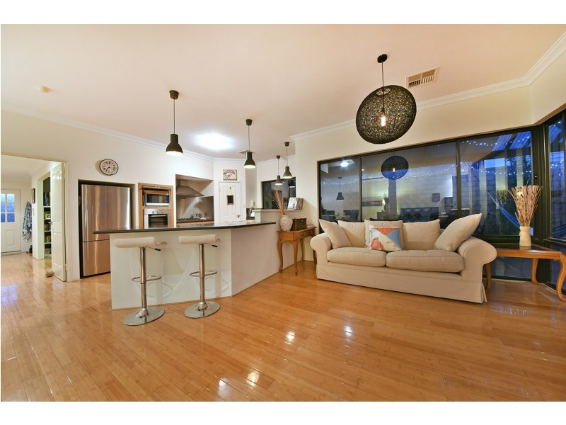 27 Gateshead Loop, Mindarie WA 6030