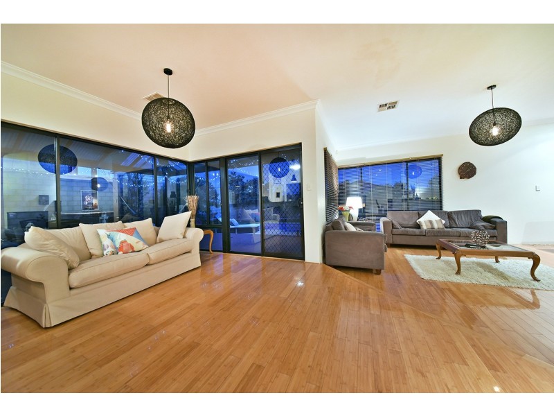 27 Gateshead Loop, Mindarie WA 6030