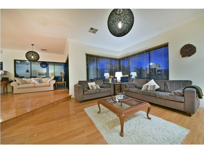 27 Gateshead Loop, Mindarie WA 6030