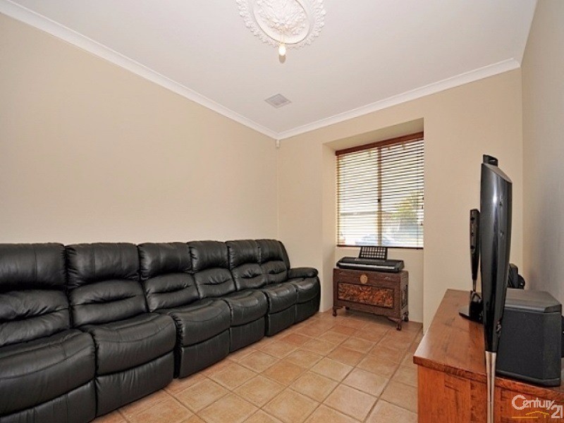 9 Danja Rise, Hocking WA 6065