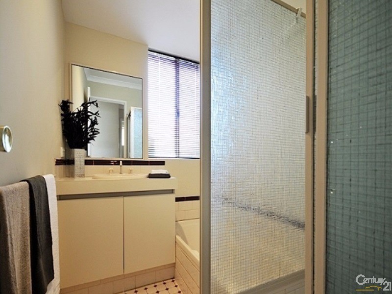 9 Danja Rise, Hocking WA 6065