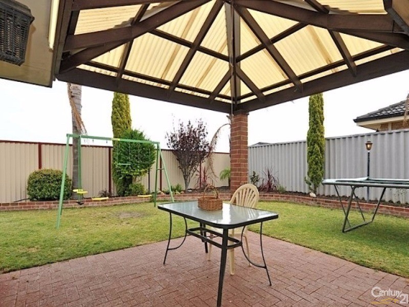 9 Danja Rise, Hocking WA 6065