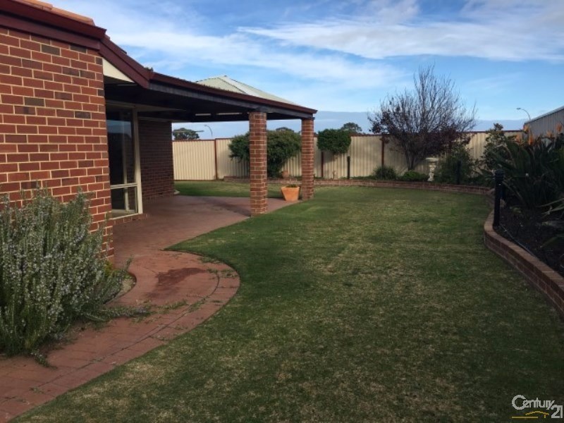 9 Danja Rise, Hocking WA 6065