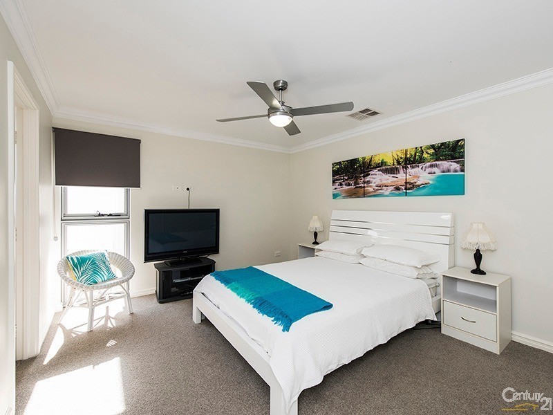 3 Seafarer Way, Jindalee WA 6036