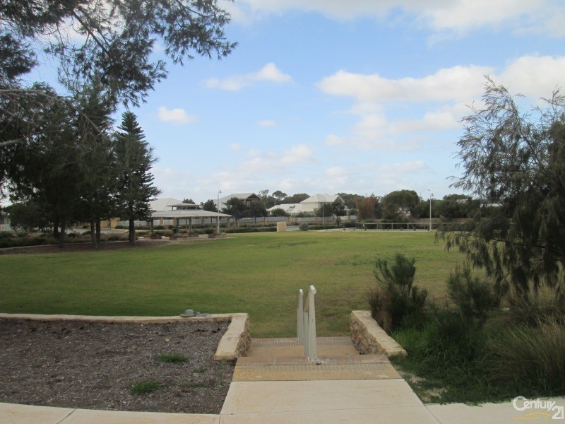 6 Windward Street, Yanchep WA 6035