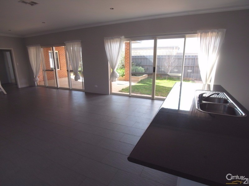 6 Windward Street, Yanchep WA 6035