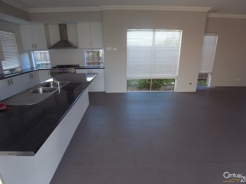 6 Windward Street, Yanchep WA 6035