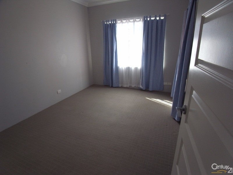 6 Windward Street, Yanchep WA 6035