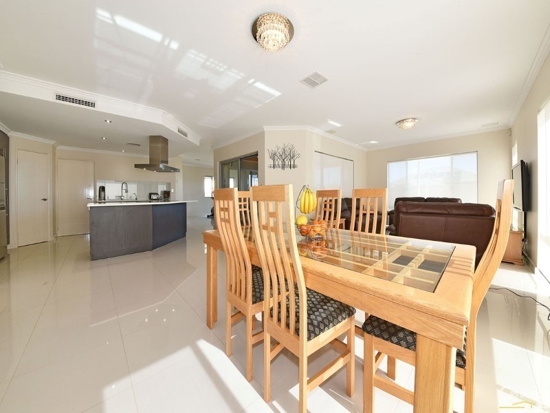 15 Dotterel Green, Jindalee WA 6036