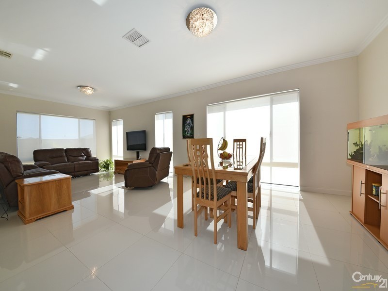 15 Dotterel Green, Jindalee WA 6036
