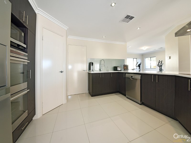 15 Dotterel Green, Jindalee WA 6036