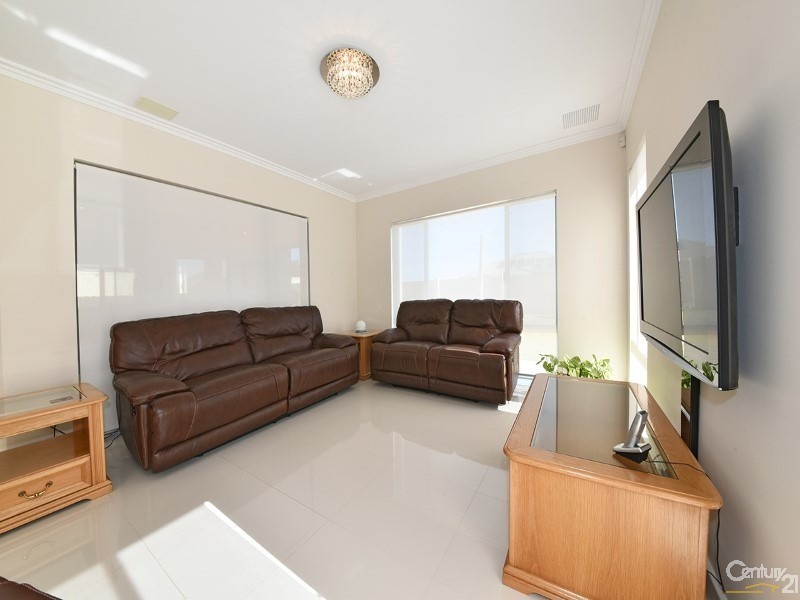 15 Dotterel Green, Jindalee WA 6036