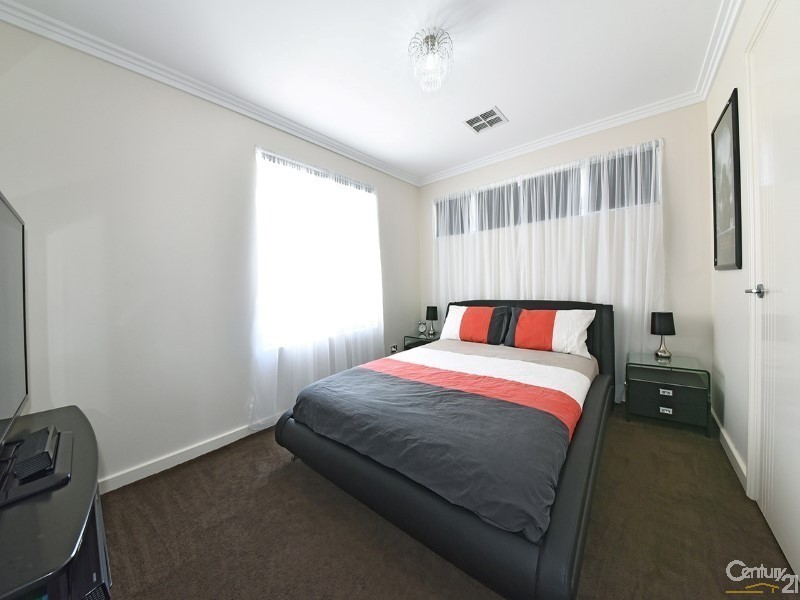 15 Dotterel Green, Jindalee WA 6036