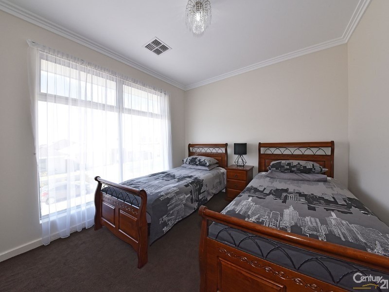 15 Dotterel Green, Jindalee WA 6036