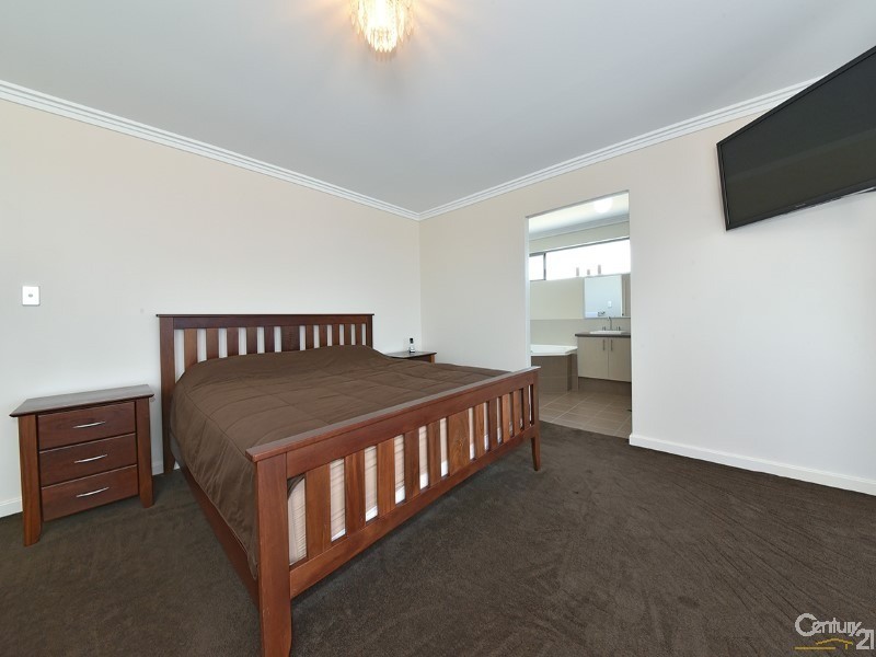 15 Dotterel Green, Jindalee WA 6036