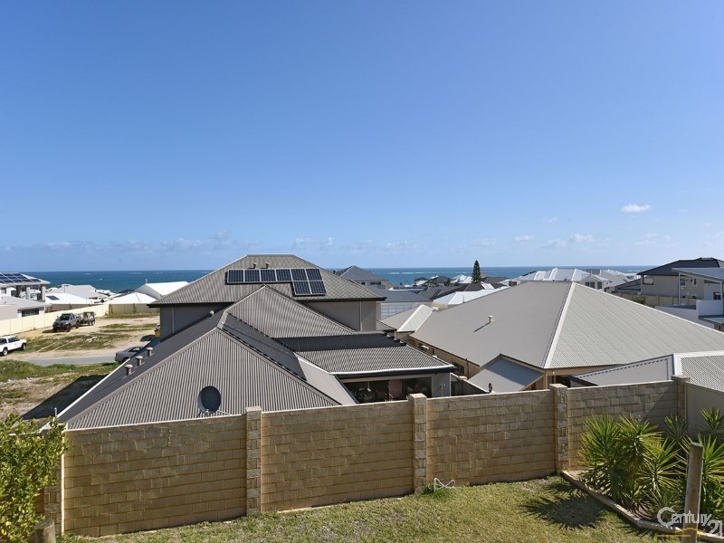 15 Dotterel Green, Jindalee WA 6036
