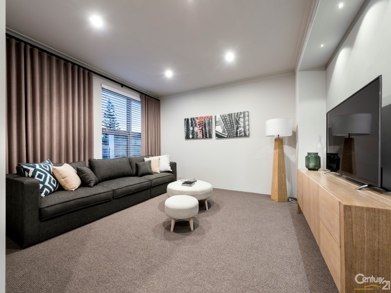 77 Reflection Boulevard, Jindalee WA 6036