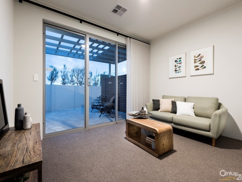 77 Reflection Boulevard, Jindalee WA 6036