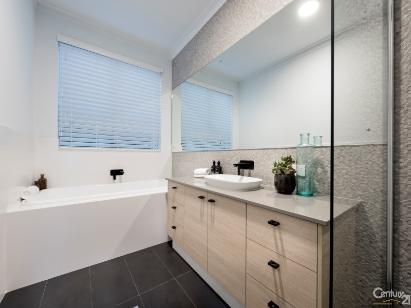 77 Reflection Boulevard, Jindalee WA 6036