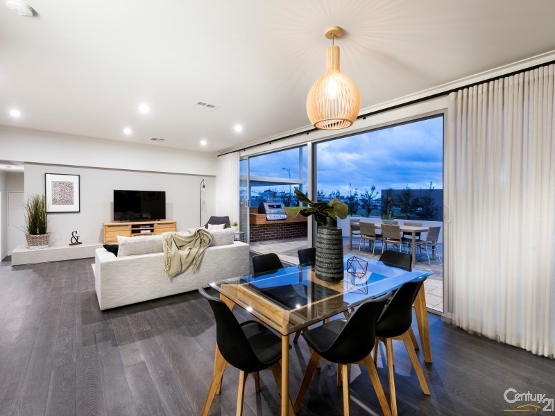 77 Reflection Boulevard, Jindalee WA 6036