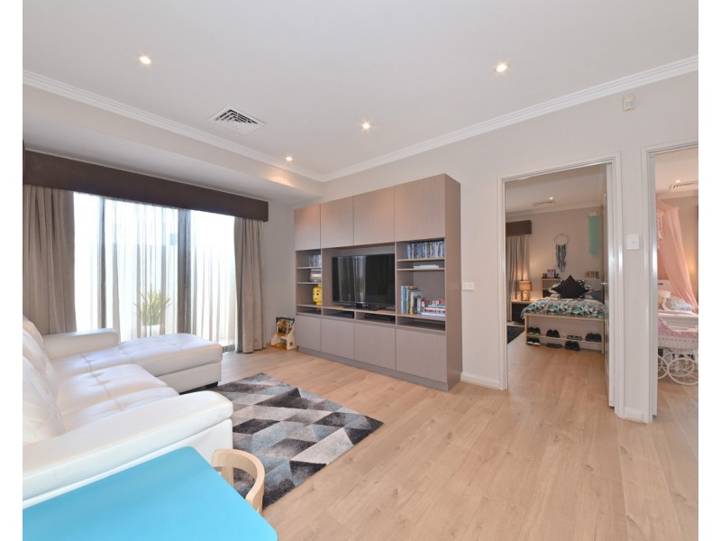 37 Clarecastle Retreat, Mindarie WA 6030