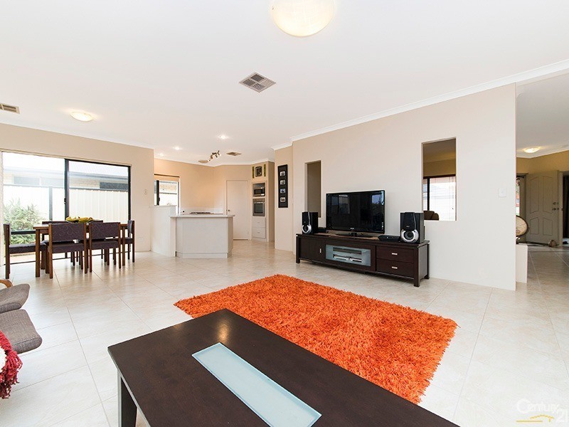 12 Elmhurst Drive, Clarkson WA 6030