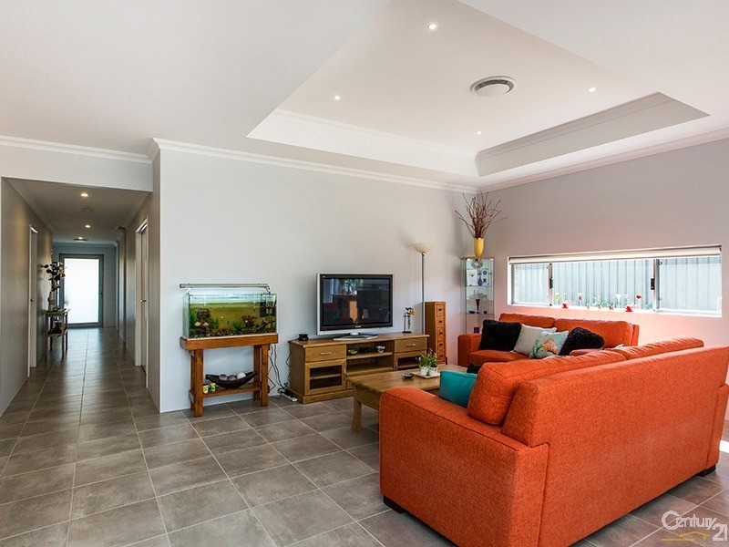 8 Putter Street, Yanchep WA 6035