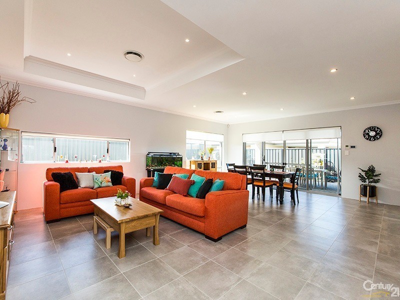 8 Putter Street, Yanchep WA 6035