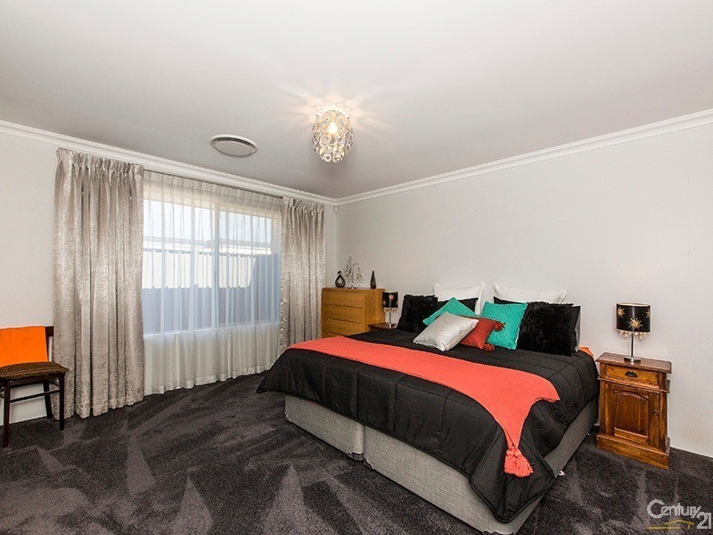 8 Putter Street, Yanchep WA 6035