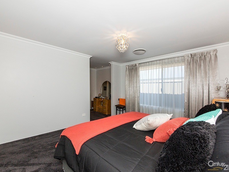 8 Putter Street, Yanchep WA 6035