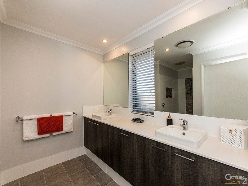 8 Putter Street, Yanchep WA 6035